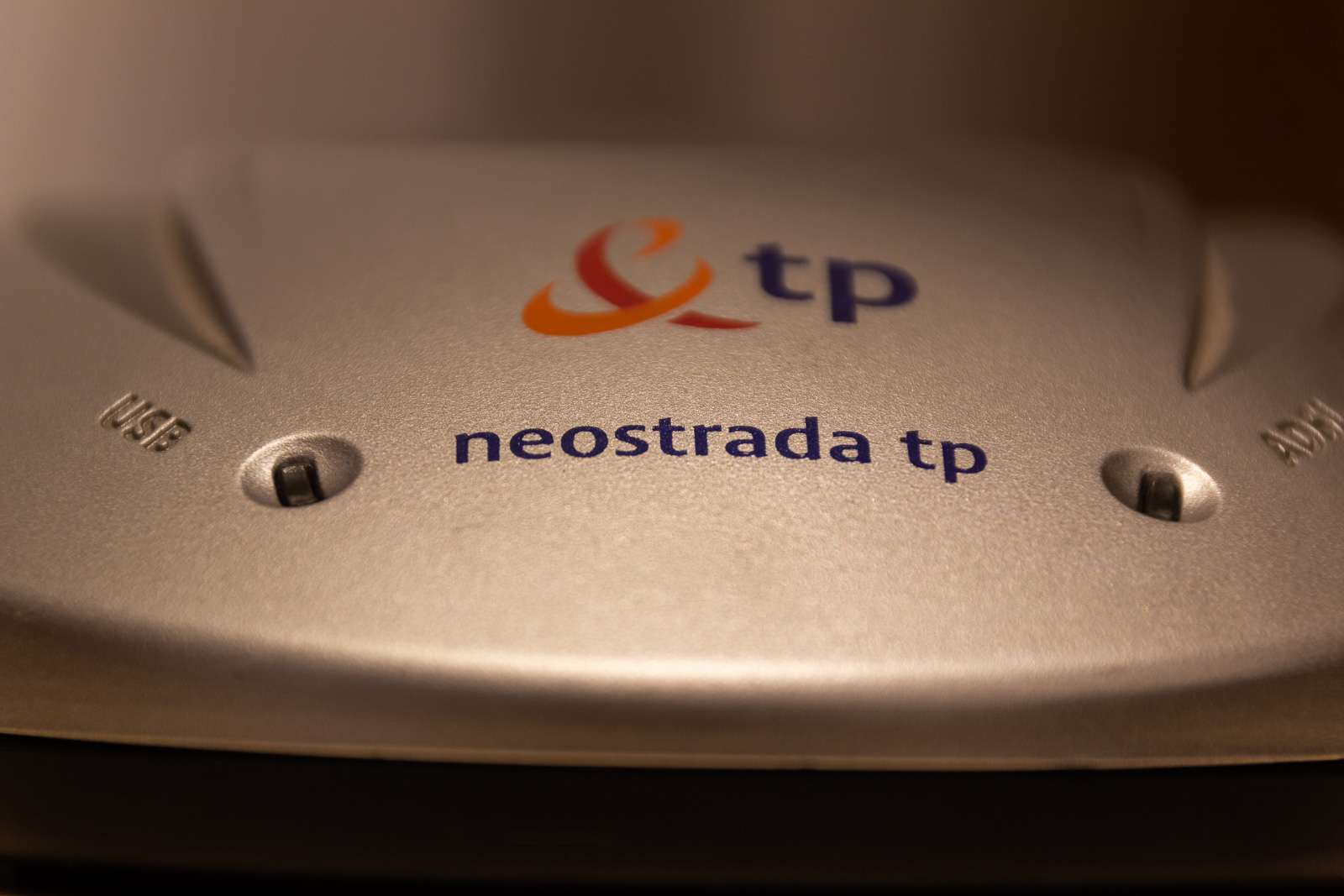Neostrada TP - logo na obudowie modemu