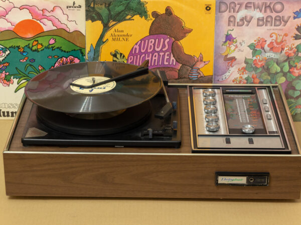 Gramofon BSR Electrophonic wraz z płytami winylowymi
